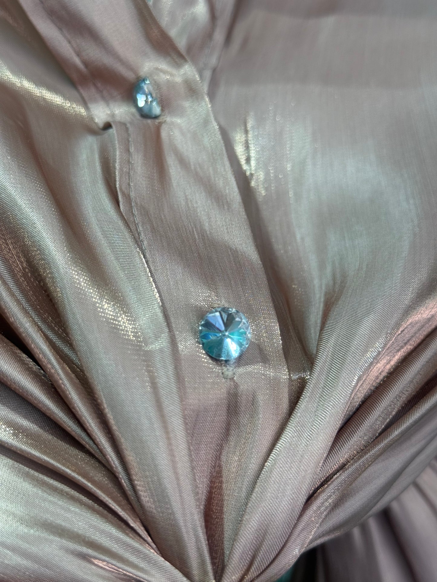 Camicia Satin Rosa Antico Cangiante con Maniche a Balze – “Aurora Blouse”