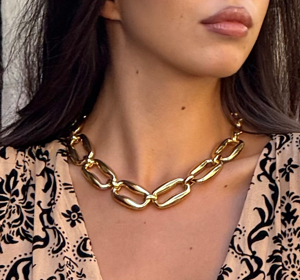 Collana catena maxi in metallo dorato – Gioiello statement elegante