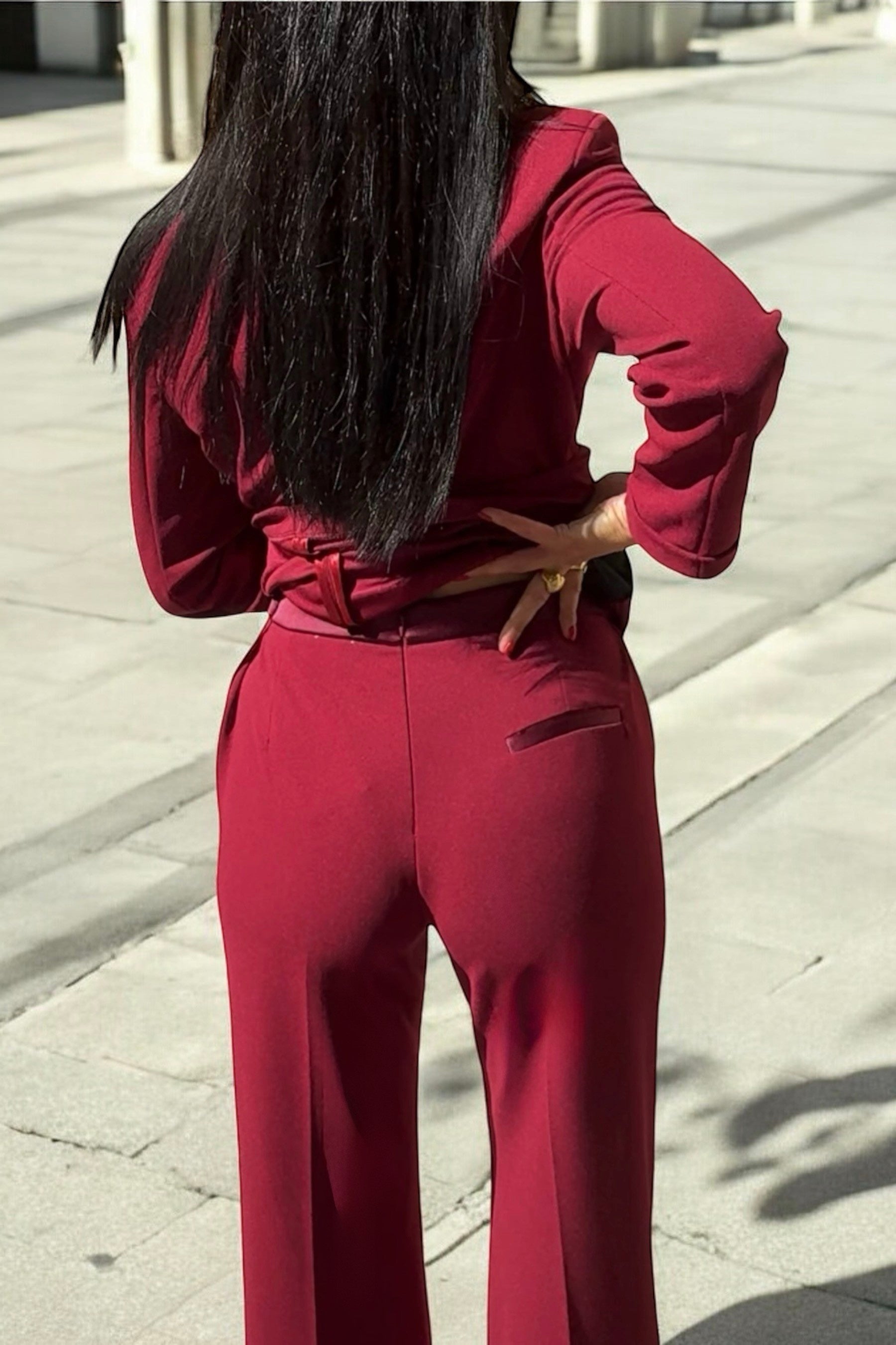 Pantalone a Zampa Bordeaux Elasticizzato con Dettagli in Raso – Vestibilità Perfetta